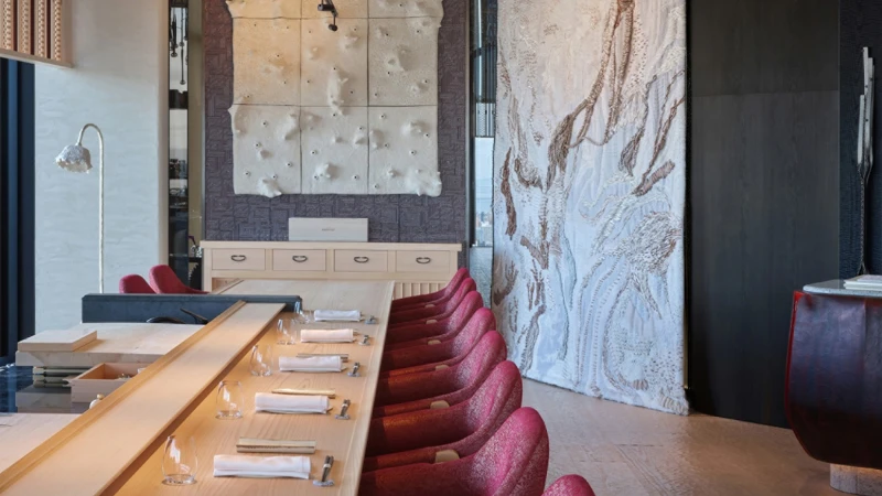 三星主廚 Yannick Alléno 與日籍壽司職人打造的餐廳「Sushi L'Abysse Osaka」。 三星主廚 Yannick Alléno 與日籍壽司職人打造的餐廳「Sushi L'Abysse Osaka」。