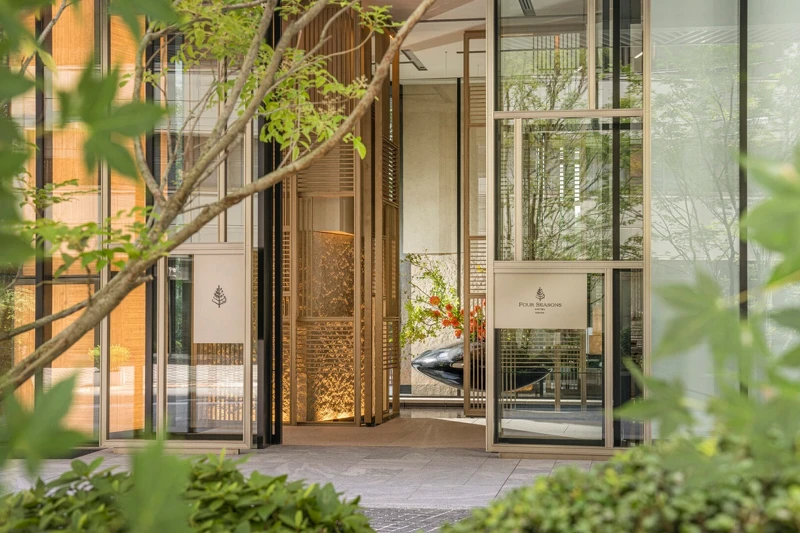 「大阪四季酒店」低調的入口。 「大阪四季酒店」低調的入口。