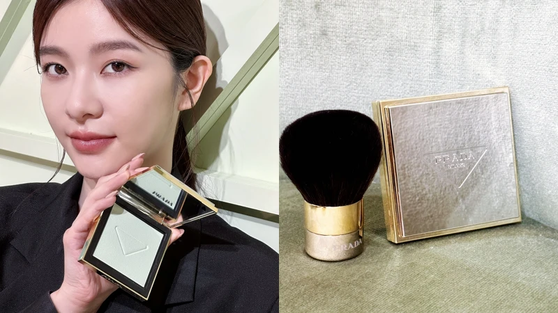 PRADA原生霧光定妝粉餅6.8g,NT2,700。蜜粉刷NT3,080 PRADA原生霧光定妝粉餅6.8g,NT2,700。蜜粉刷NT3,080