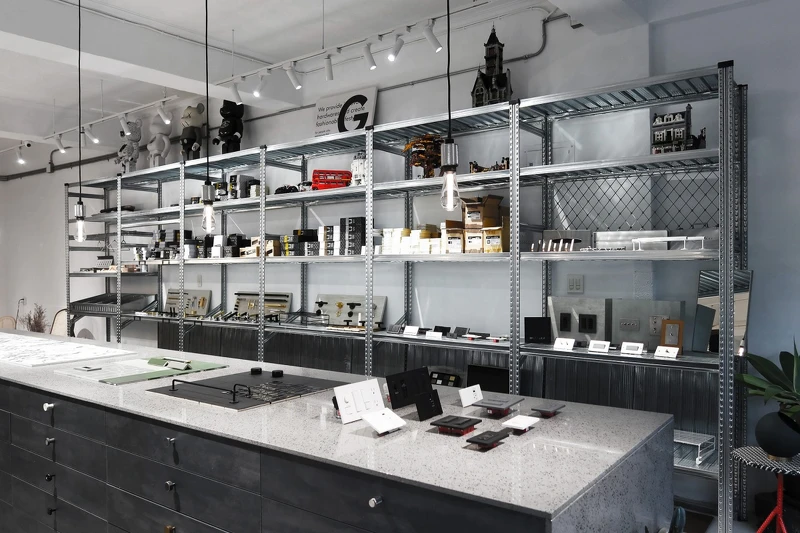 「流石五金 SASUGAS」是一間觀點鮮明的五金選物平台。