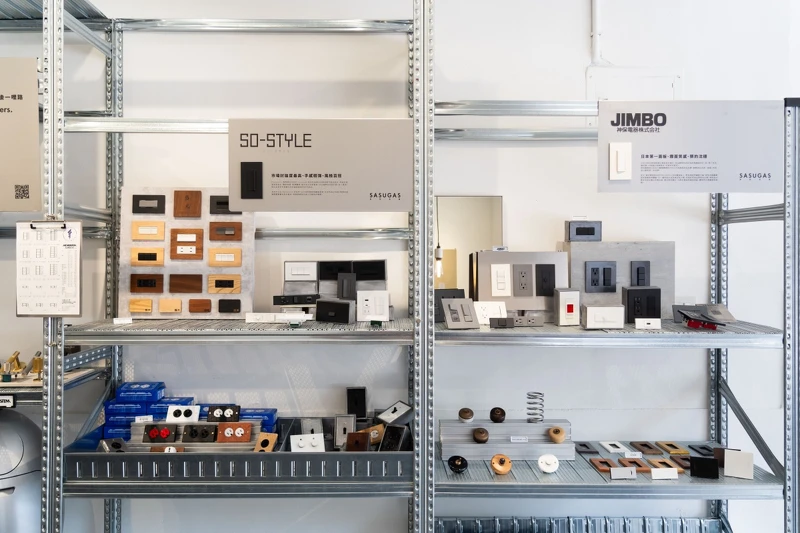 流石五金以潮流選物為概念核心，引進來自日本、英國、義大利等地的高質感品牌。