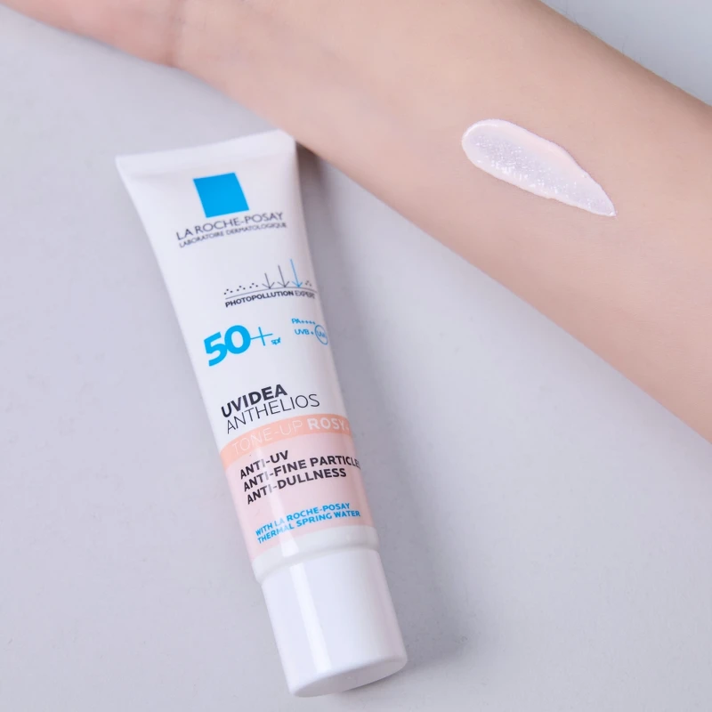 理膚寶水全護清透亮顏防曬隔離乳UVA PRO/SPF50+/PA++++質地。