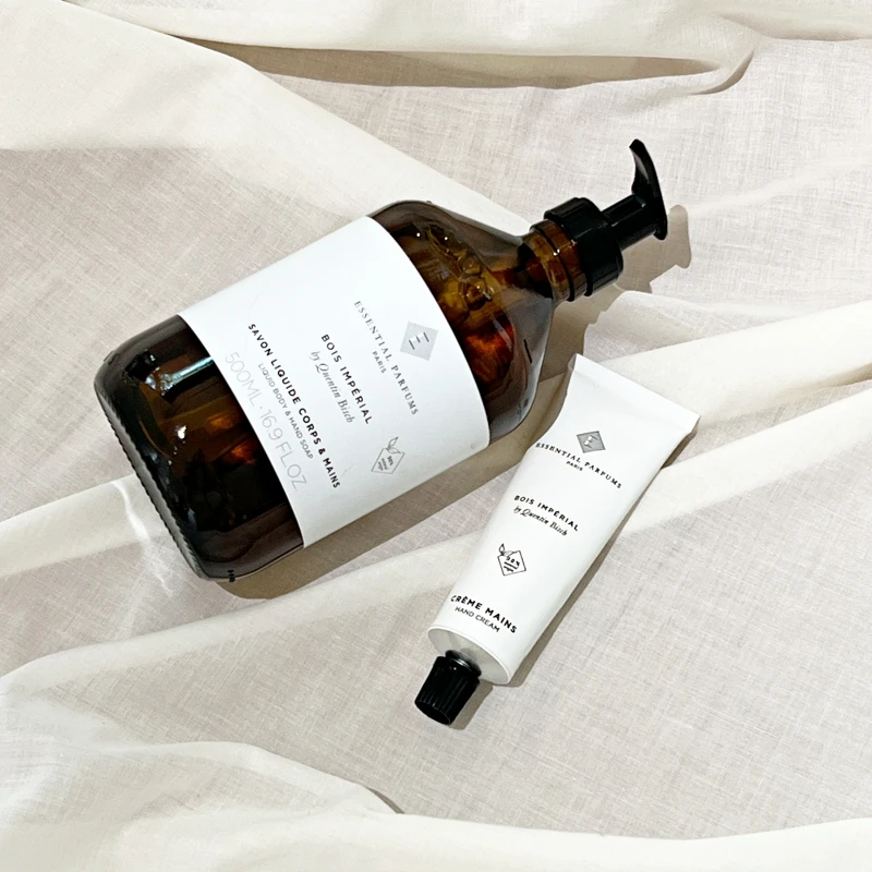 Essential Parfums身體保養系列中的帝國之木護手霜、帝國之木潔膚露。 Essential Parfums身體保養系列中的帝國之木護手霜、帝國之木潔膚露。