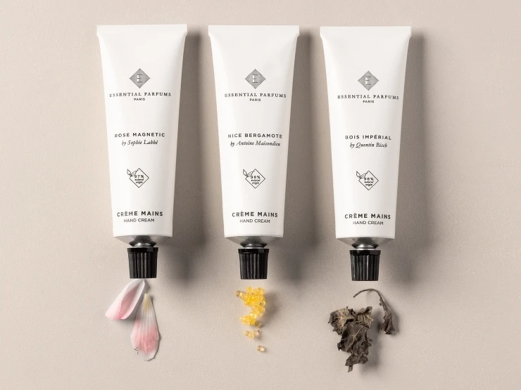 Essential Parfums香氛護手霜系列共有3款氣味選擇。50ml,NT800 Essential Parfums香氛護手霜系列共有3款氣味選擇。50ml,NT800