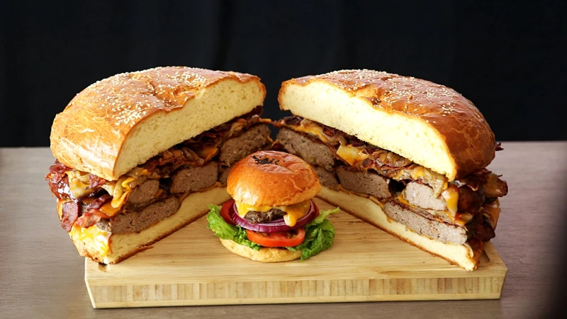 台北萬豪酒店推出10吋「萬豪巨人堡」 