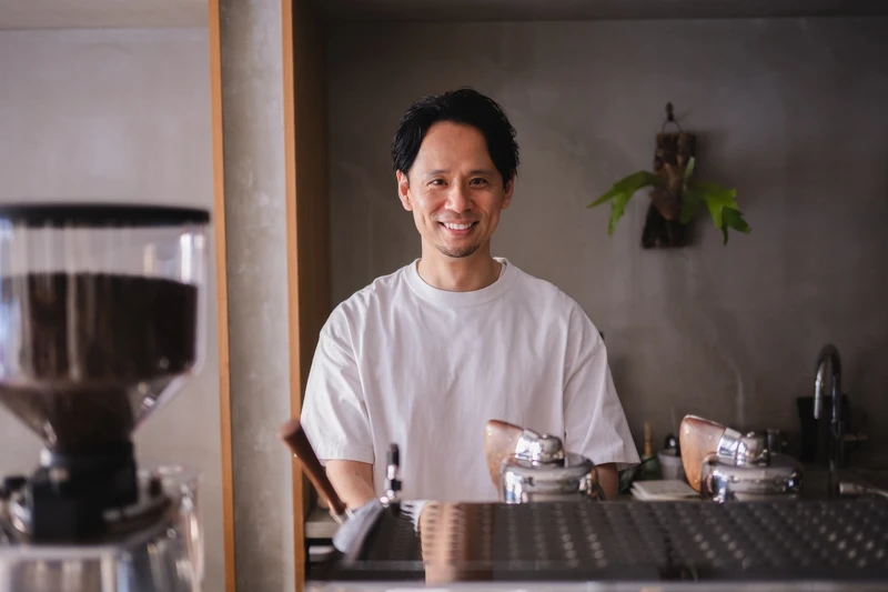 品牌創辦人是世界拉花冠軍、前「%Arabica」全球首席咖啡師山口淳一（Junichi Yamaguchi）先生。