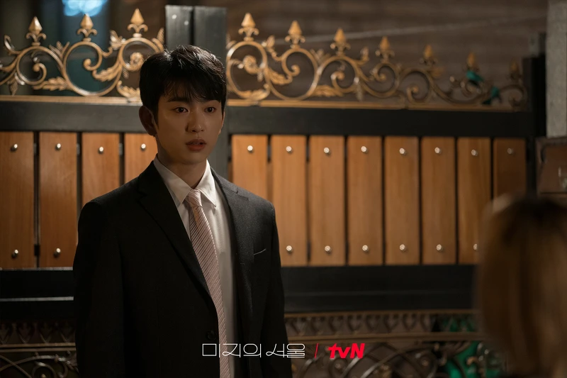 李昊洙被問怎麼打花俏領帶,李昊洙呆呆地回「我媽說…這是你喜歡的風格」已經暴露暗戀未知的心意 李昊洙被問怎麼打花俏領帶,李昊洙呆呆地回「我媽說…這是你喜歡的風格」已經暴露暗戀未知的心意