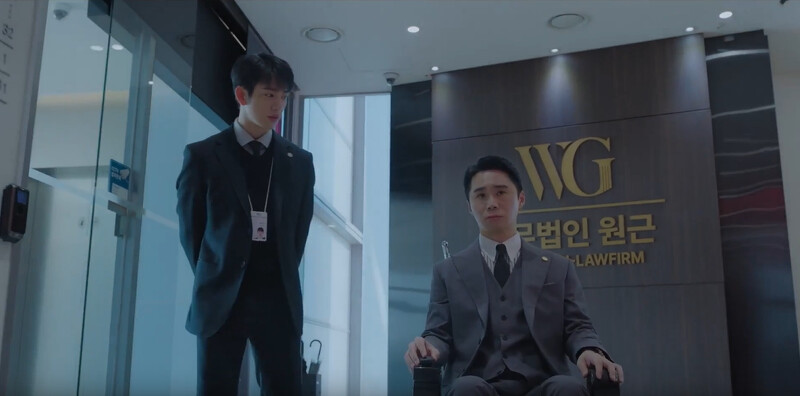 李昊洙受前輩李忠久(右)照顧進入律師事務所工作 李昊洙受前輩李忠久(右)照顧進入律師事務所工作