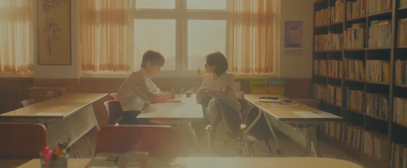 高中時,酷酷的昊洙假裝不理聒噪的未知,其實假藉訂正考卷和未知在一起 高中時,酷酷的昊洙假裝不理聒噪的未知,其實假藉訂正考卷和未知在一起