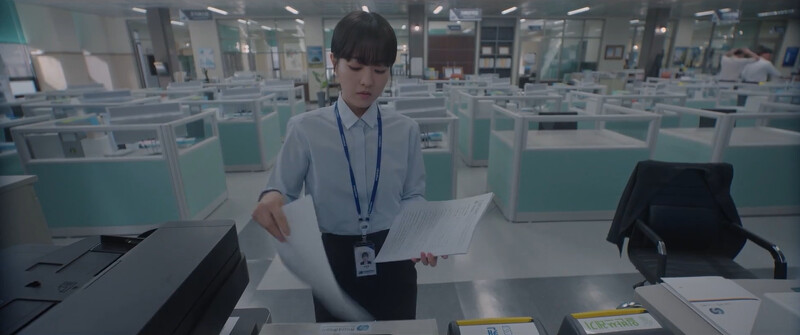 未來檢舉職場霸凌後,落得裁紙的工作,每天都是垃圾時間,還被同事隔離 未來檢舉職場霸凌後,落得裁紙的工作,每天都是垃圾時間,還被同事隔離