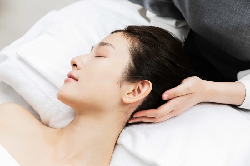 頭部放鬆按摩。 頭部放鬆按摩。