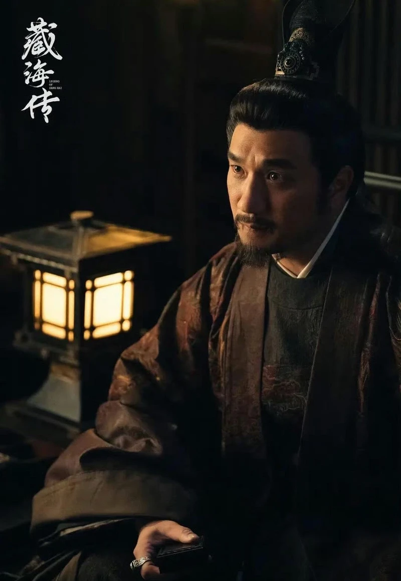 黃覺飾演肖戰劇中的仇人「平津侯」。