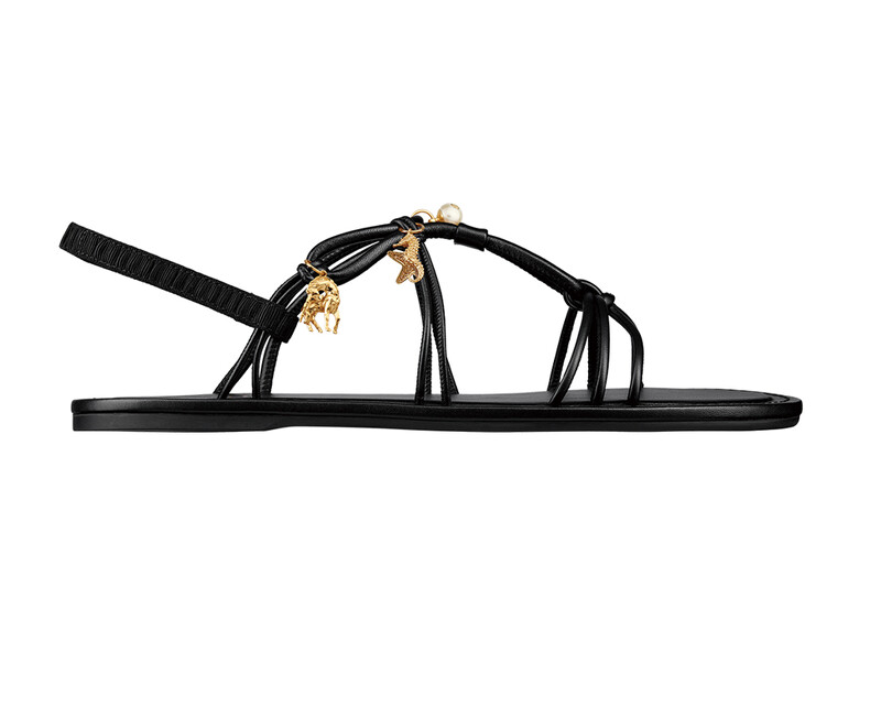 D-Sand金屬綴飾涼鞋，NT37,000。