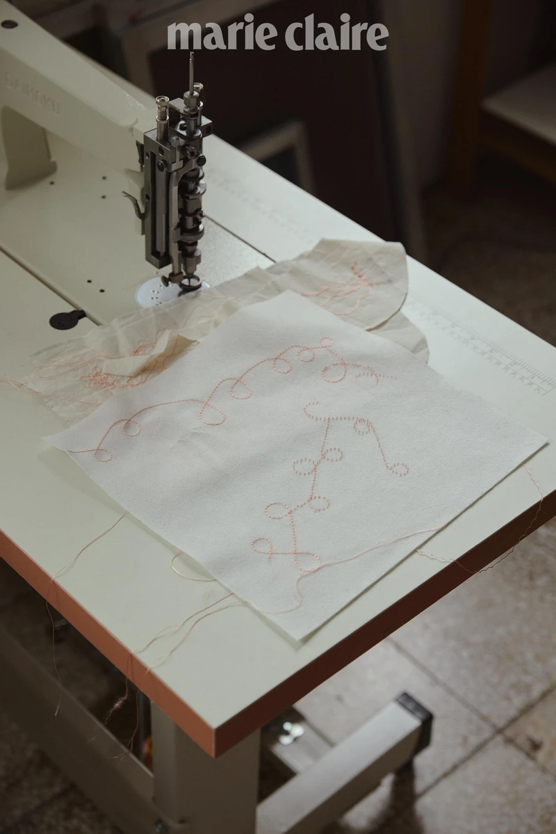 工作室新添的老式繡花機,期待未來能用它來創作作品。 工作室新添的老式繡花機,期待未來能用它來創作作品。