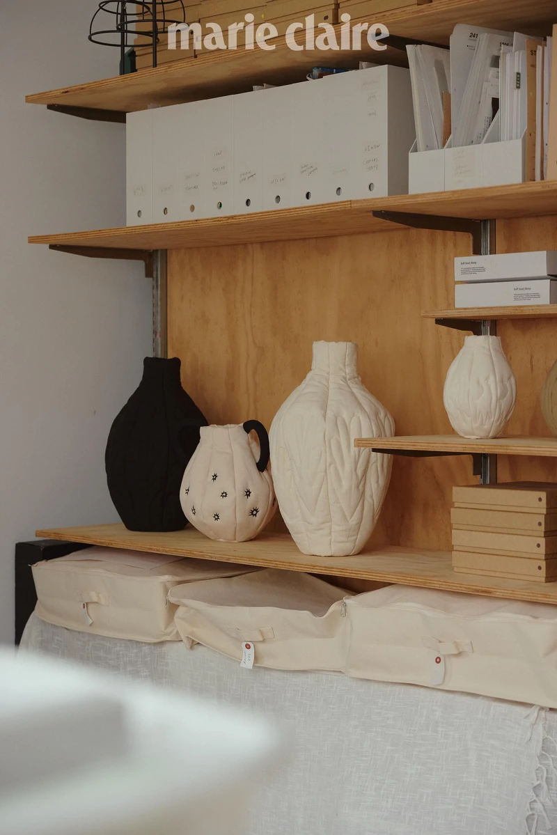 軟綿綿的作品《Soft Vase》,打破了堅硬、脆弱的花瓶印象。 軟綿綿的作品《Soft Vase》,打破了堅硬、脆弱的花瓶印象。