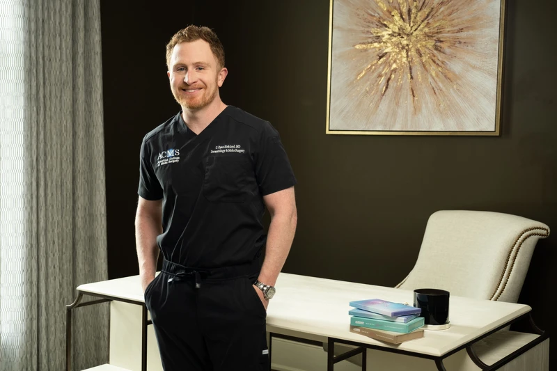 Dermatiq創始人-Dr. Ryan Kirkland:美國皮膚病學會專業研究員、美國莫氏外科學院專業研究員 Dermatiq創始人-Dr. Ryan Kirkland:美國皮膚病學會專業研究員、美國莫氏外科學院專業研究員