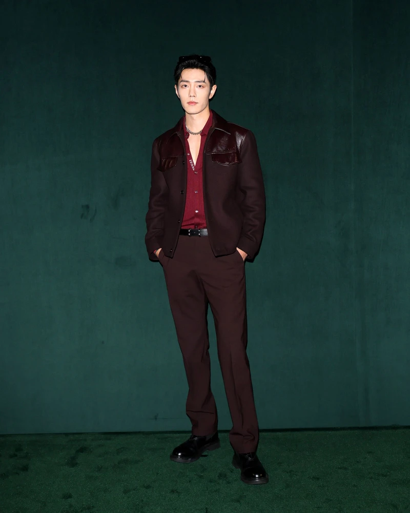 肖戰出席GUCCI秋冬時裝大秀,身穿暗紅色系率性造型 肖戰出席GUCCI秋冬時裝大秀,身穿暗紅色系率性造型