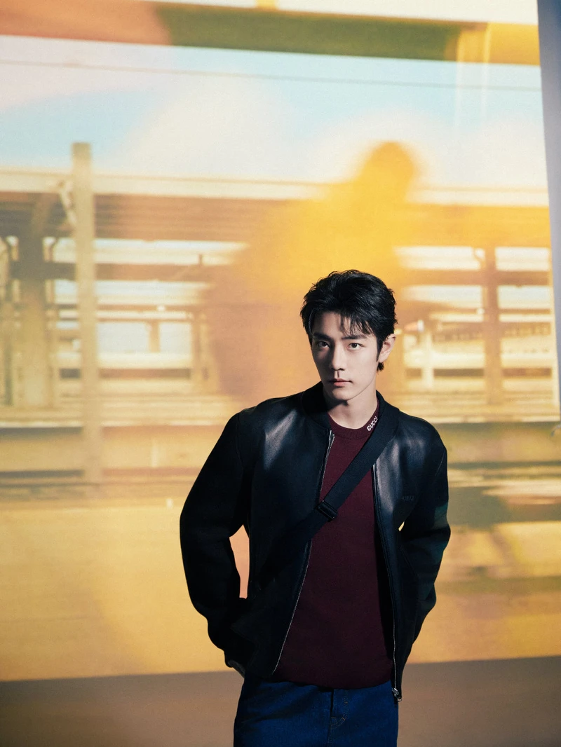 肖戰GUCCI秀前機場穿搭,身穿皮衣風格造型 肖戰GUCCI秀前機場穿搭,身穿皮衣風格造型