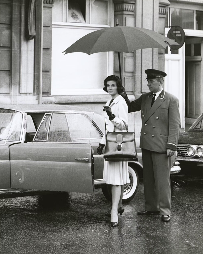 Delvaux於1958年誕生充滿建築感的明星包款Brillant。