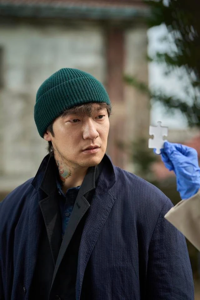 《血謎拼圖》的結局裡出現了一枚新的拼圖。 《血謎拼圖》的結局裡出現了一枚新的拼圖。