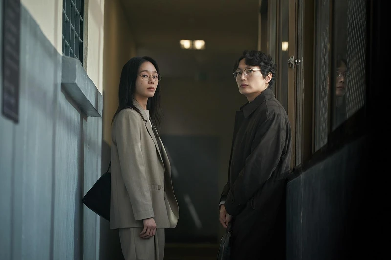 導演尹鍾彬認為《血謎拼圖》的結局比起伏筆,更像是說這個世界的還在持續延續著。 導演尹鍾彬認為《血謎拼圖》的結局比起伏筆,更像是說這個世界的還在持續延續著。