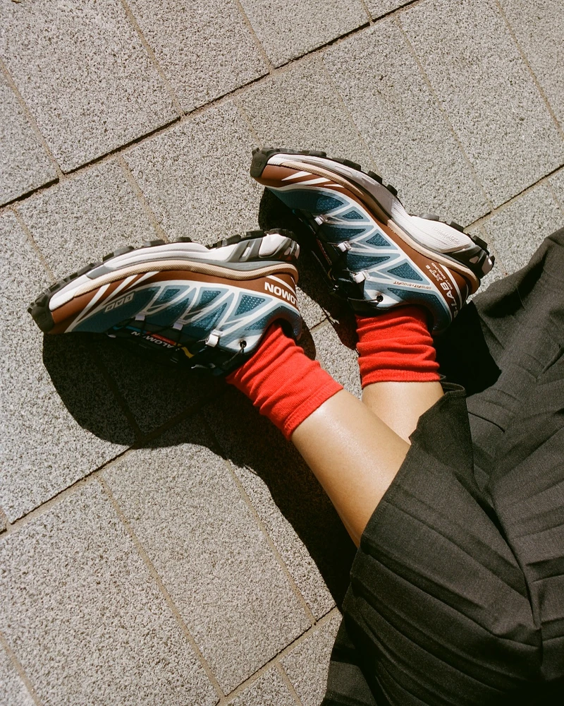 穿搭Salomon鞋款時搭配襪子以修飾腿部比例的造型 穿搭Salomon鞋款時搭配襪子以修飾腿部比例的造型