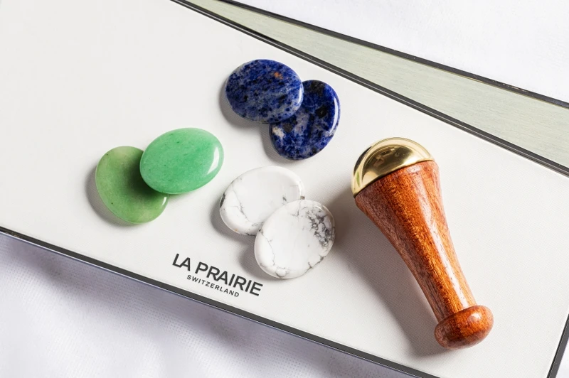 LA PRAIRIE萊珀妮引入療癒天然水晶石、釋壓阿育吠陀康沙棒。 LA PRAIRIE萊珀妮引入療癒天然水晶石、釋壓阿育吠陀康沙棒。