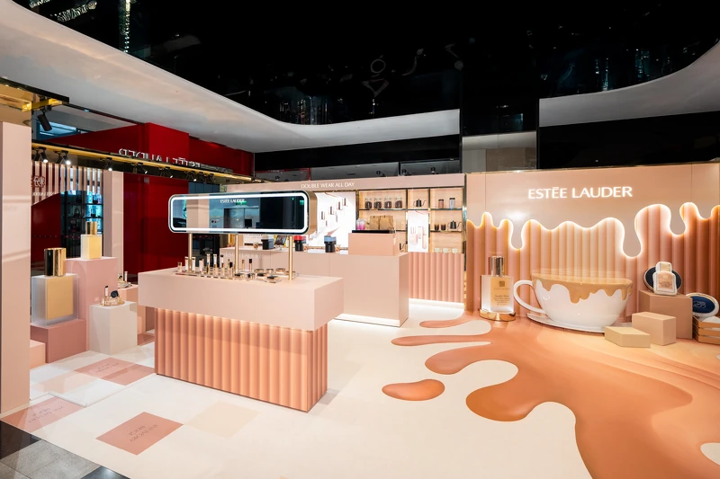 雅詩蘭黛粉持久冰紛玩色Café現場照。 雅詩蘭黛粉持久冰紛玩色Café現場照。