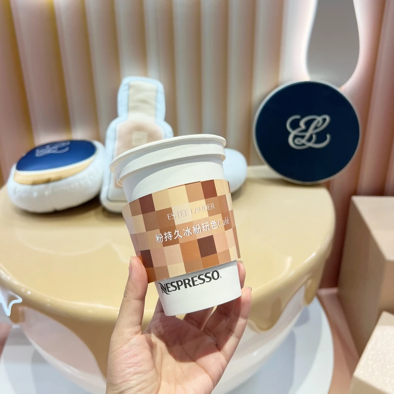 雅詩蘭黛粉持久冰紛玩色Café預約消費禮(冰紛玩色沁涼冰杯、海軍藍美妝蛋1 顆、粉持久完美持妝粉底SPF10/PA++(#1W2)7ml 雅詩蘭黛粉持久冰紛玩色Café預約消費禮(冰紛玩色沁涼冰杯、海軍藍美妝蛋1 顆、粉持久完美持妝粉底SPF10/PA++(#1W2)7ml