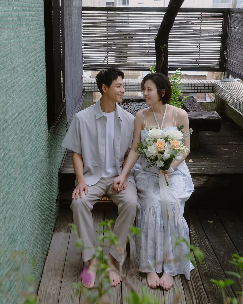 劉品言與連晨翔宣布結婚喜訊的甜蜜照 劉品言與連晨翔宣布結婚喜訊的甜蜜照