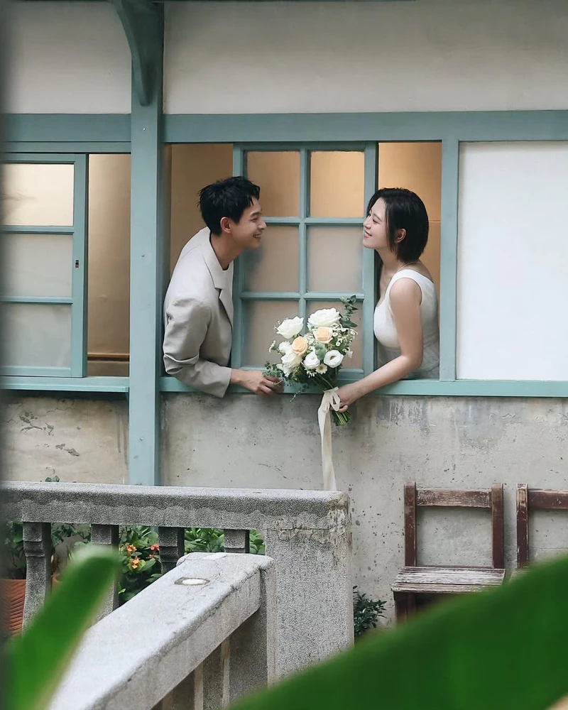 劉品言與連晨翔宣布結婚喜訊的合照 劉品言與連晨翔宣布結婚喜訊的合照