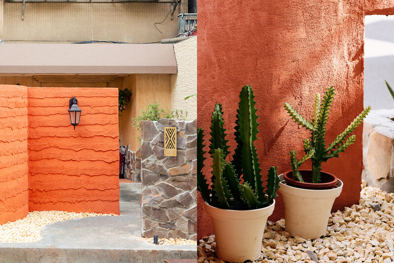 「Fon-Cé」有著高聳的外牆，要穿越小徑才能看見餐廳的全貌。