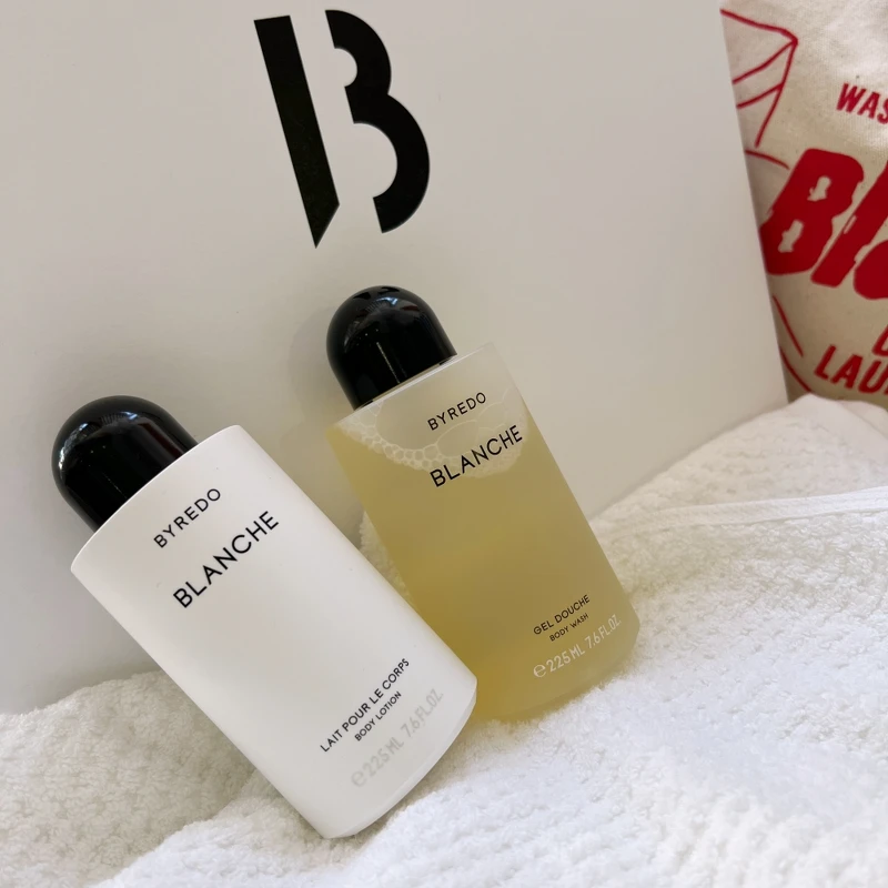 (左)BYREDO返樸歸真身體乳液225ml,NT2,300、(右)返樸歸真沐浴膠225ml,NT1,810 (左)BYREDO返樸歸真身體乳液225ml,NT2,300、(右)返樸歸真沐浴膠225ml,NT1,810