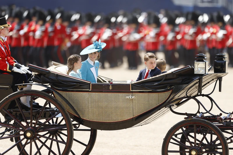 凱特王妃與三位皇室寶貝一同參與慶典。