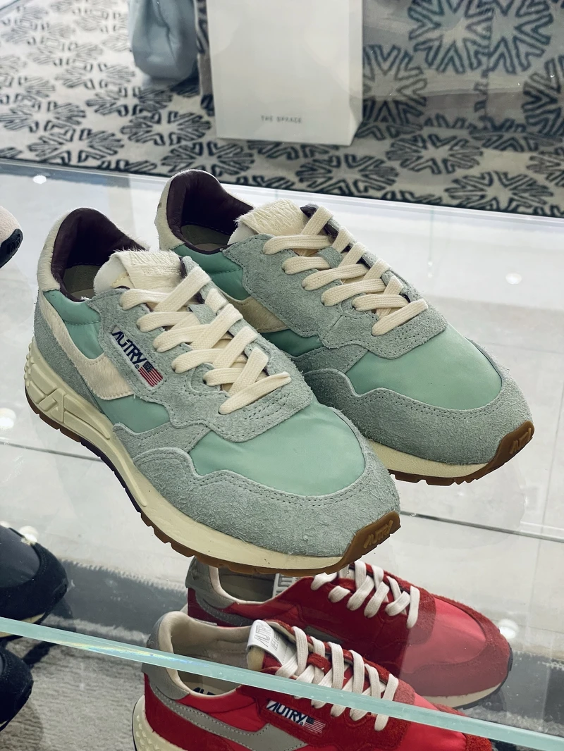 AUTRY Reelwind鞋款不同角度或配色展示2