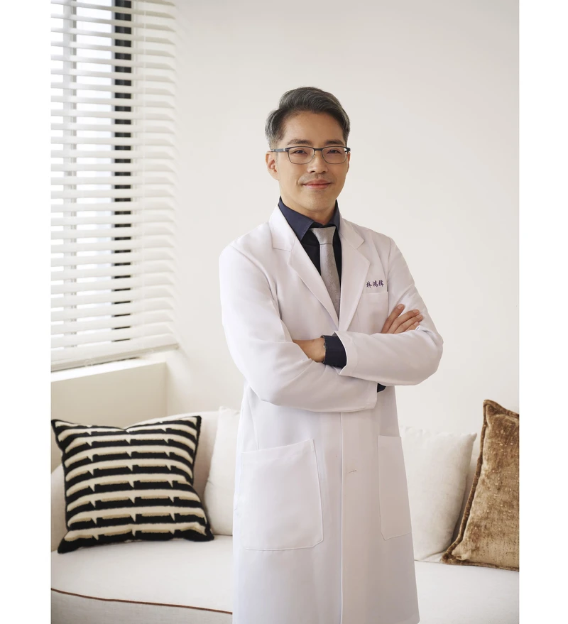 「選擇純淨型肉毒，就像為自己的美麗買保險。」——W頂尖醫美診所 林鴻緯醫療總監 林醫師強調，長期施打更要重視肉毒桿菌素純度，才能安心維持穩定效果。