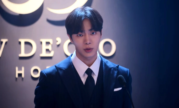 《無赦之仇》李金選位子都還沒坐熱就倒台了Photo/ Netflix 《無赦之仇》李金選位子都還沒坐熱就倒台了Photo/ Netflix