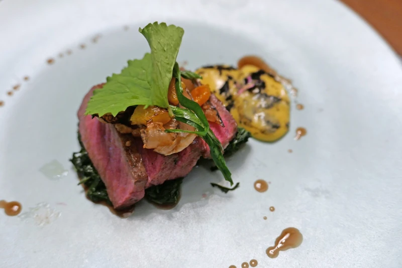 炭烤和牛沙。 炭烤和牛沙。