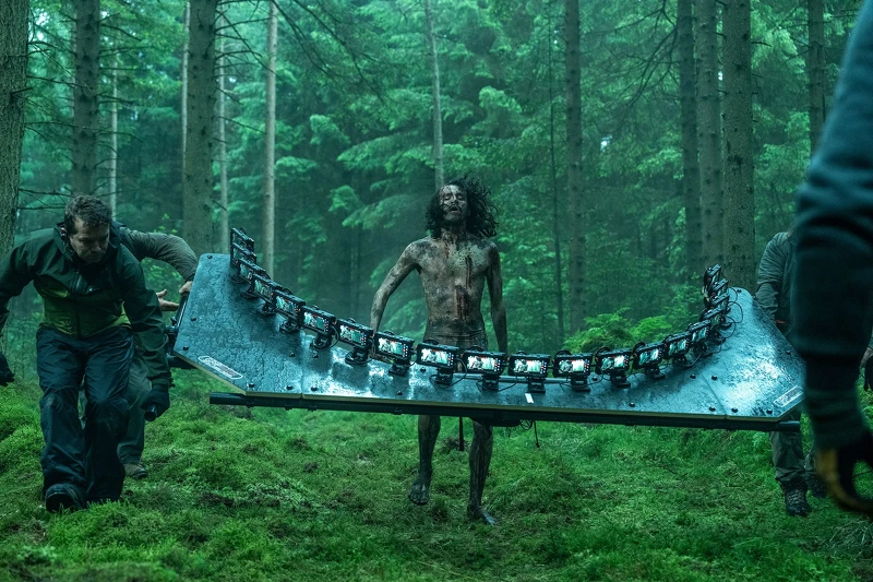 團隊製作了可以同時用20隻iPhone拍攝的裝備,打造出「窮人的子彈時間」。 團隊製作了可以同時用20隻iPhone拍攝的裝備,打造出「窮人的子彈時間」。