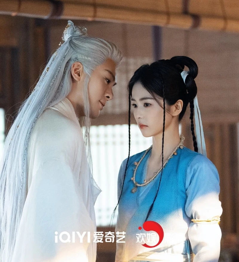 曾舜晞在《臨江仙》的白髮造型僵硬不自然。 曾舜晞在《臨江仙》的白髮造型僵硬不自然。