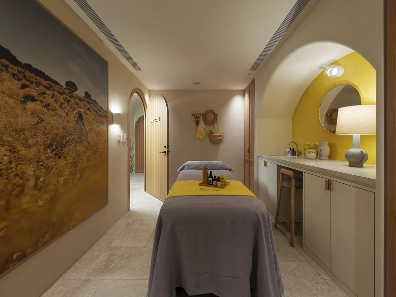 中山二店內的獨立美療室,皆備有淋浴設備,提供隱私與舒適兼具的服務空間。 中山二店內的獨立美療室,皆備有淋浴設備,提供隱私與舒適兼具的服務空間。