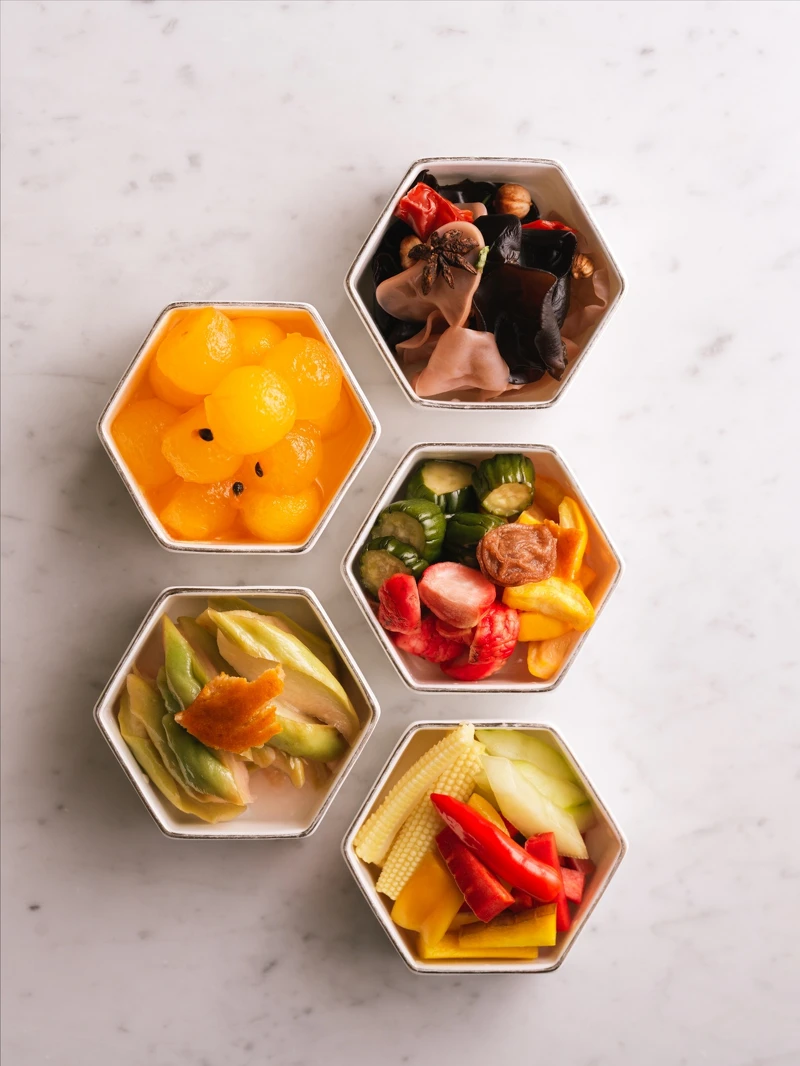 川雅「手藏泡菜」，包含佛手瓜、彩椒、木耳等多種醃菜