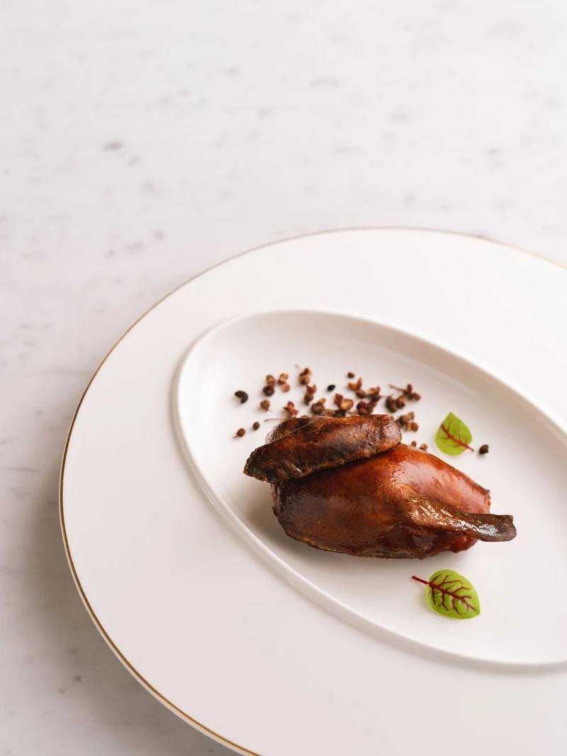 川雅招牌柱菜「馬告燒乳鴿」