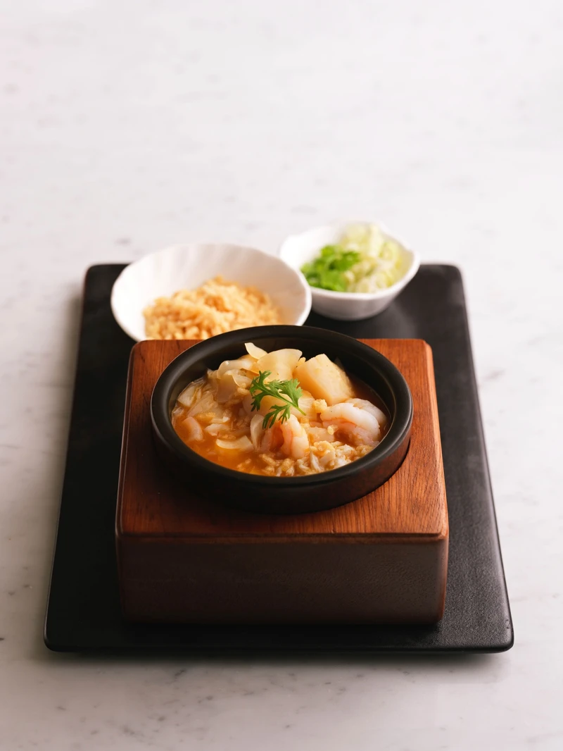 川雅「酸湯花膠泡脆米」，師承松雲派的獨創菜