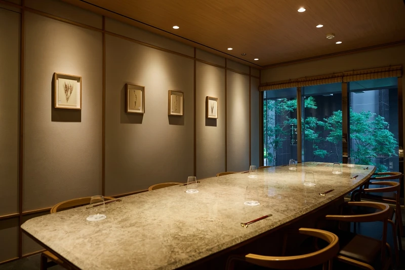 難得一見的寬敞包廂空間。 難得一見的寬敞包廂空間。