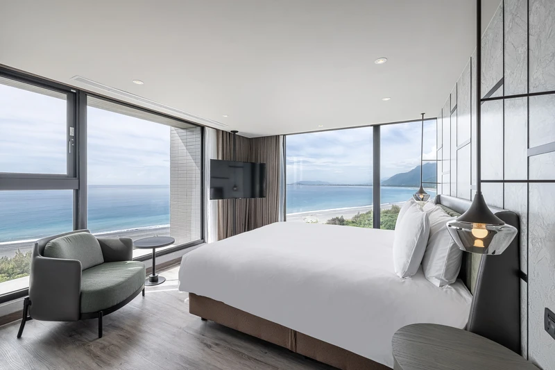 沁海館晨曦樓中樓家庭房大片落地窗納入海的呼吸,被海景環繞,才懂什麼是與自然共眠 沁海館晨曦樓中樓家庭房大片落地窗納入海的呼吸,被海景環繞,才懂什麼是與自然共眠