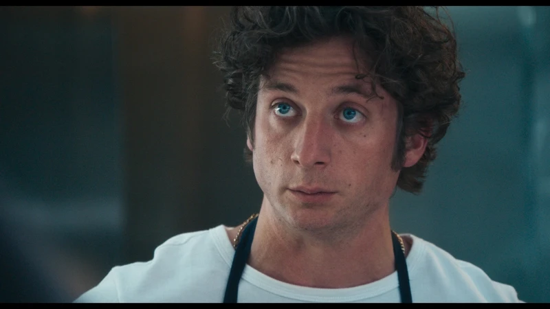 第四季中主廚卡米(傑瑞米・艾倫・懷特 飾)一如往常地追求完美。 第四季中主廚卡米(傑瑞米・艾倫・懷特 飾)一如往常地追求完美。