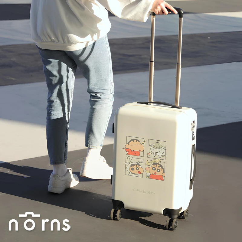 誠品生活新店｜Norns｜蠟筆小新20吋行李箱。