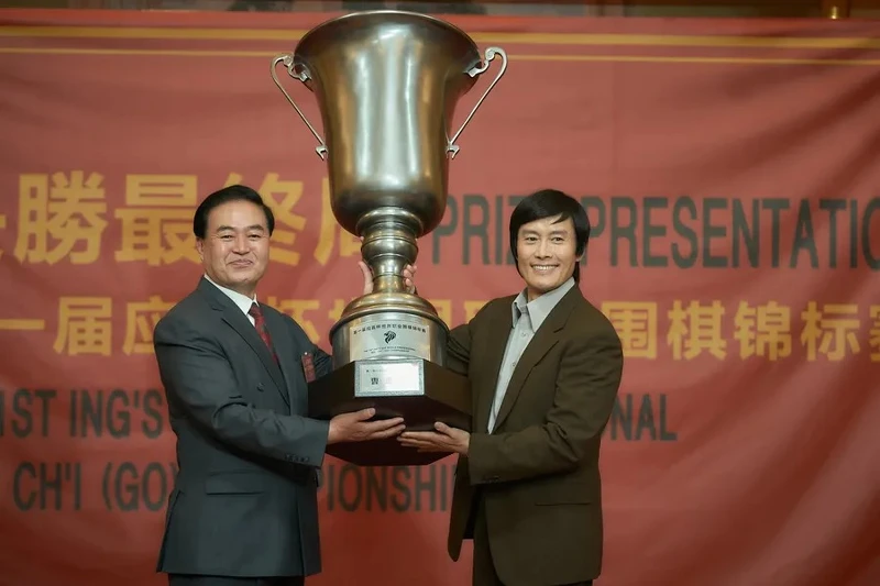 曹薰鉉九段拿到世界級圍棋冠軍。將韓國圍棋推向世界。