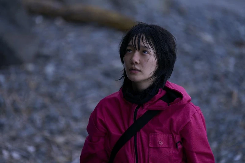 朴圭瑛飾演的姜霞，並不滿意在遊戲組織中的行為。